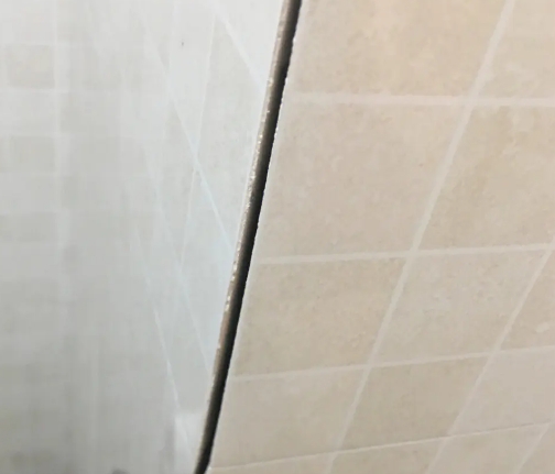 遵化瓷砖空鼓维修公司分享阳台瓷砖脱落的修复过程可以分为以下几个步骤